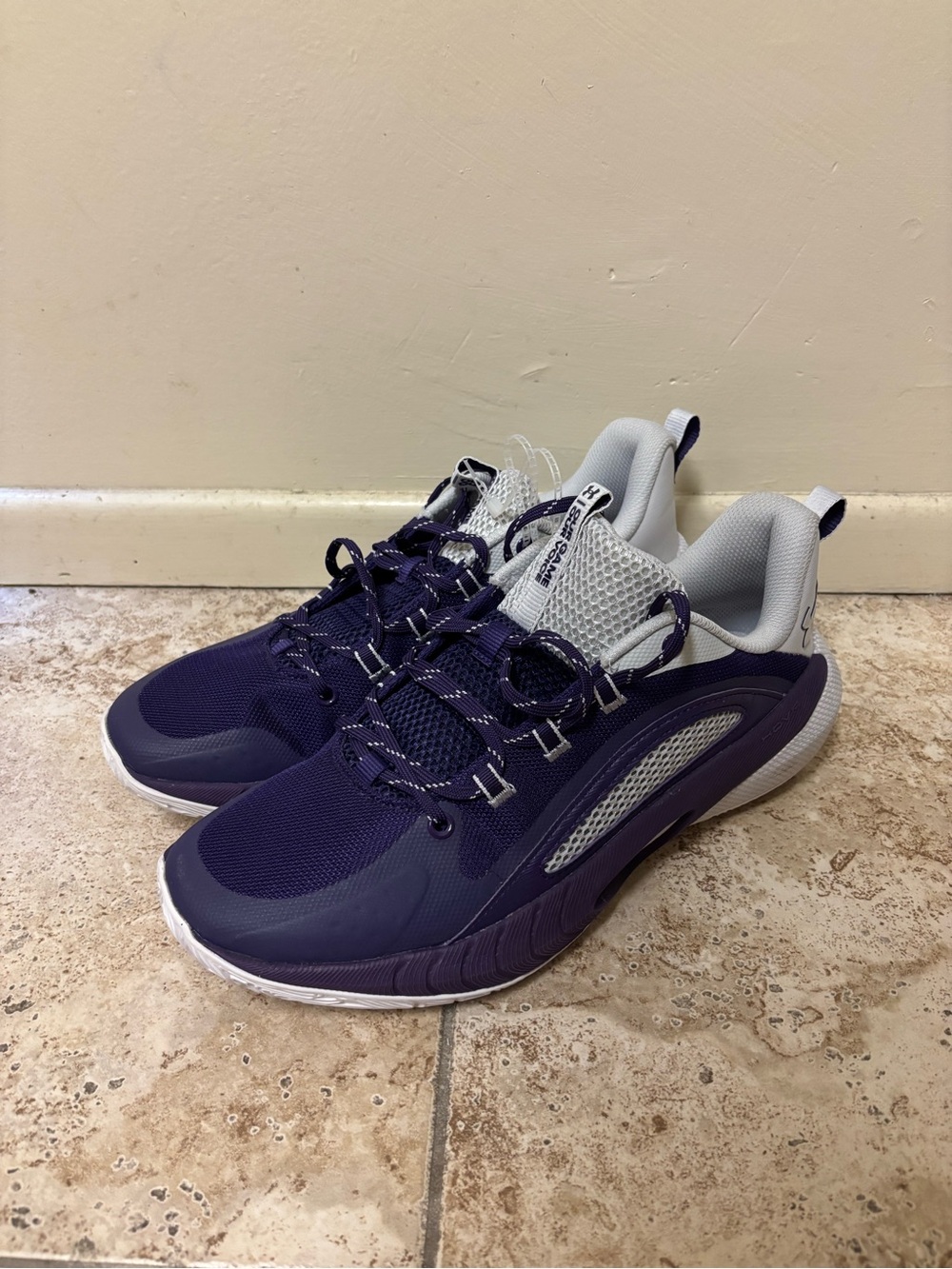 Under Armour Women's HOVR Ascent 2 Basketball Shoes 3025681-500 Size 12.5 Men’s
